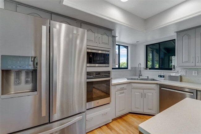 Building Photo - 315 Sweet Bay Ave