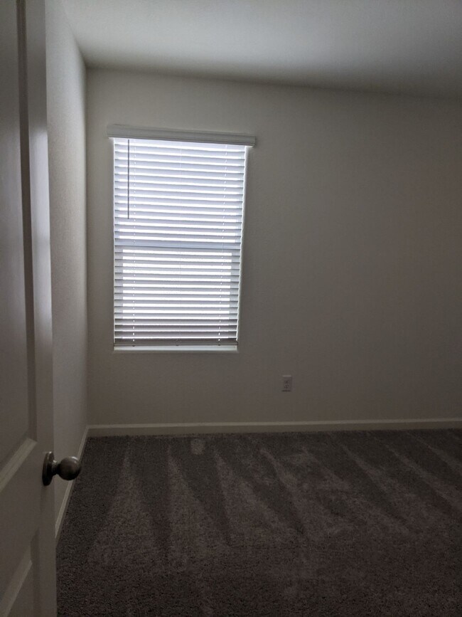 Building Photo - $250.00 OFF FIRST MONTH'S RENT!  Ready Now...