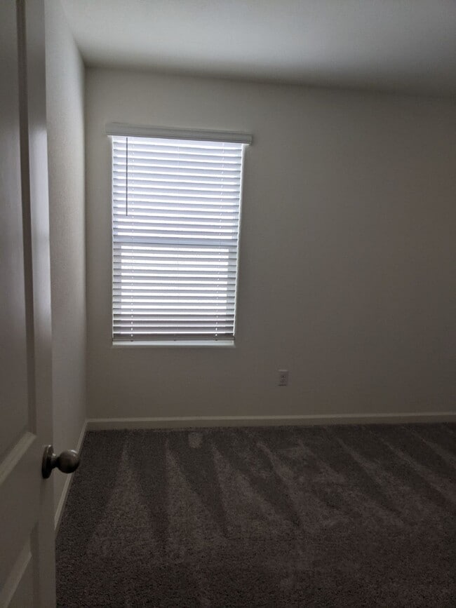 Building Photo - Ready Now! Beautiful Two Story Home in Nor...