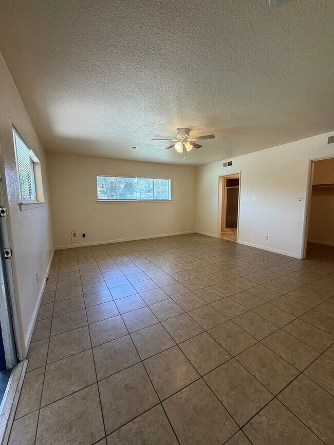 Building Photo - Large 3/3 Single-Family Home With Giant Yard