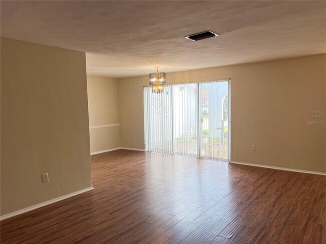Building Photo - 4216 Hillsdale Dr