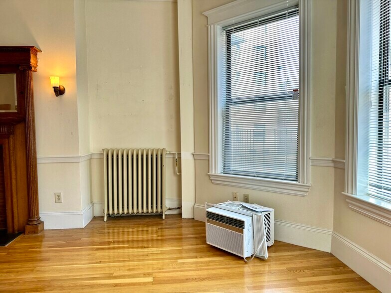 Building Photo - 871 Beacon St