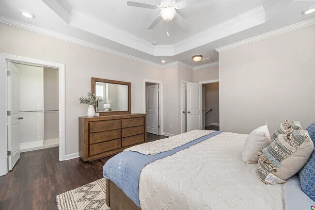 Building Photo - Spacious 3BR House 2 Blocks from the Beach