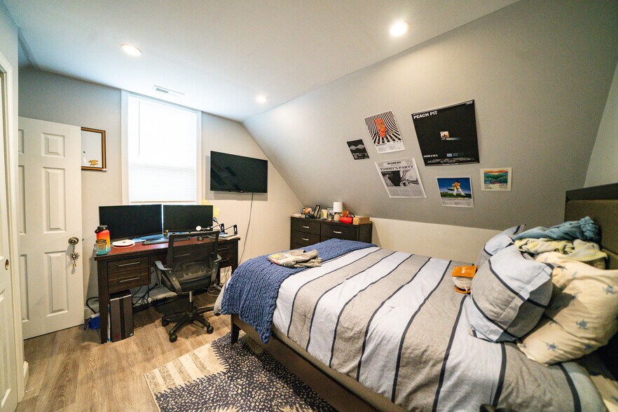 Building Photo - 137 Centre St