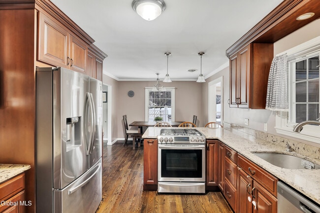 Building Photo - 15 Brookwood Dr