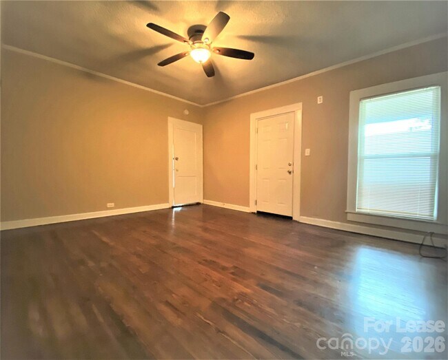 Building Photo - 405 N Main St