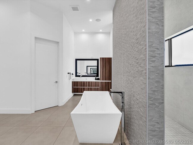 Building Photo - 6122 SW 173rd Way