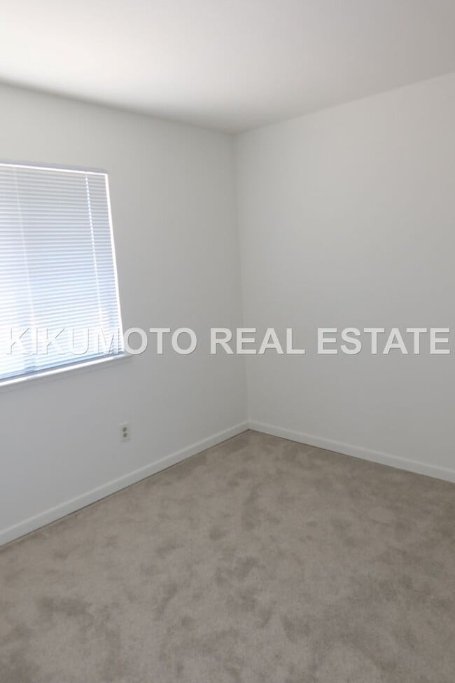 Building Photo - 3 Bedroom 2 1/2 bath Pocket home