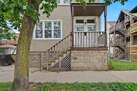 Building Photo - 3311 N Ravenswood Ave