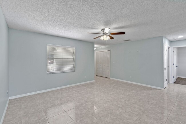 Building Photo - 2711 N Dellwood Dr