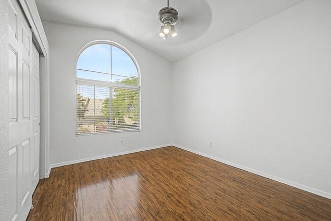 Building Photo - 1513 W Lark Dr