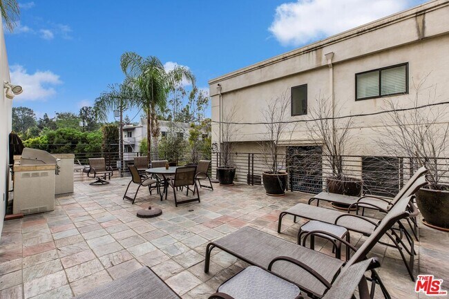 Building Photo - 11851 Laurelwood Dr