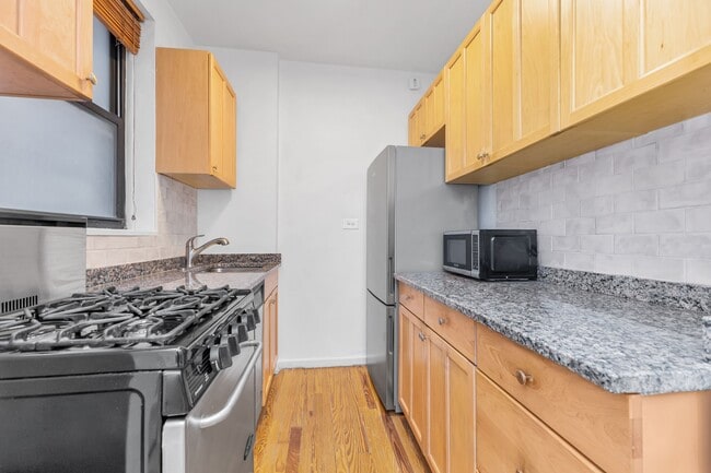 Building Photo - 350 E 54th St