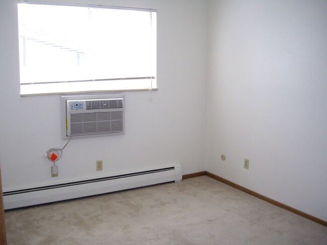 Building Photo - Beautiful 2 Bedroom Town Home! INCLUDED IN...