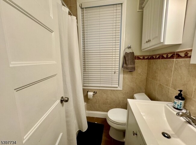 Building Photo - 10 Willowdale Ave