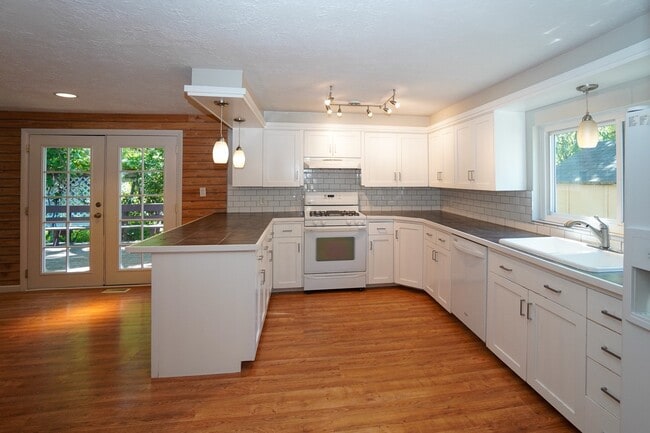 Building Photo - 5707 N Bogart Ln