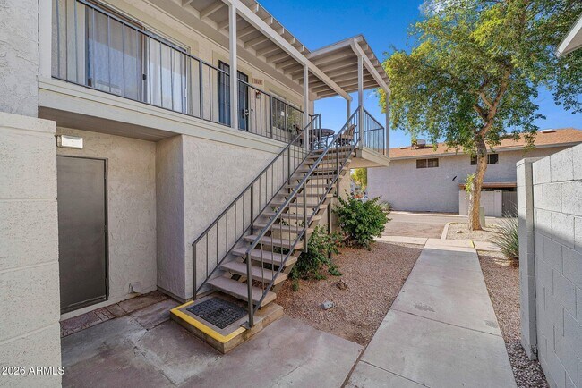 Building Photo - 1024 N 85th Pl