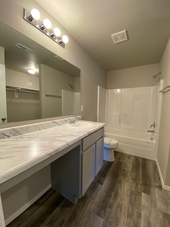 Building Photo - Available Now!! Modern Comfort & Convenience – 3 Bed, 2 Bath Duplex in Lawlis Ranch