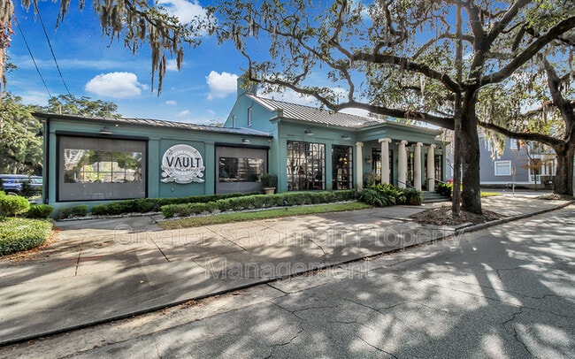 Building Photo - 637 E 39th St