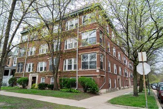 Building Photo - Ravenswood - 2 Bed / 1 Bath English Garden...