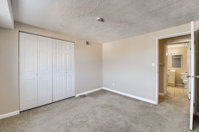 Building Photo - 130 E Highline Cir