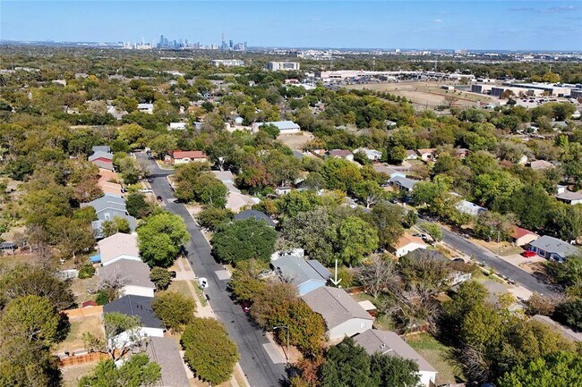 Building Photo - 7203 Barnsdale Way