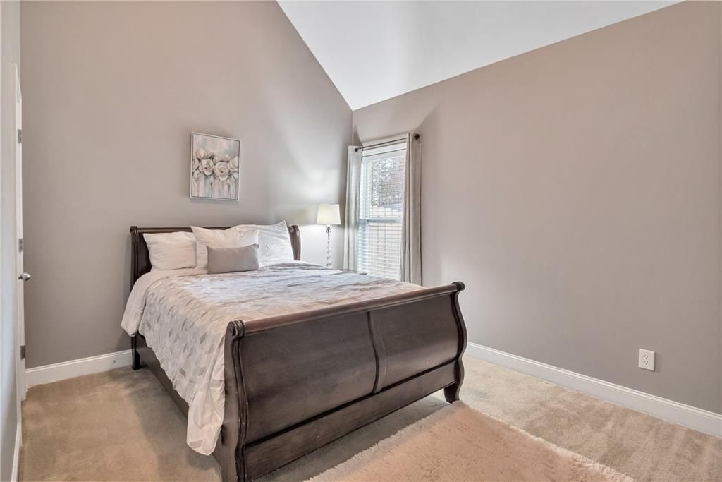 Building Photo - 1141 Carillon Dr SE