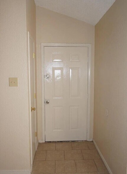 Building Photo - 6060 Bridalveil Dr