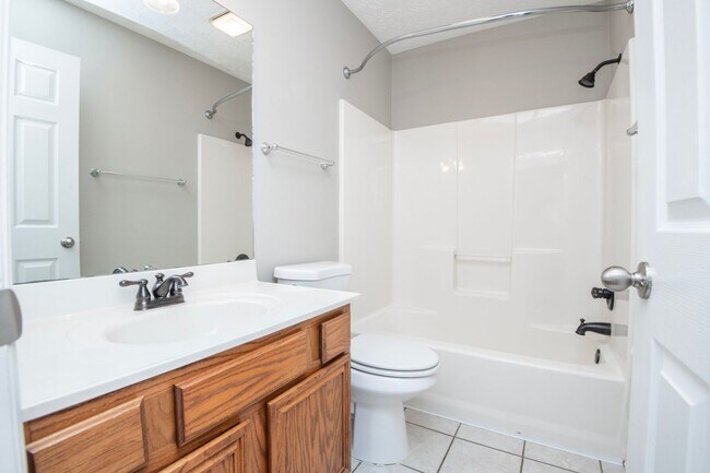 Building Photo - Knoxville 37922 - 3 bedroom, 2 bath with fenced-in yard - Call Susan Niedergeses (865) 300-4722