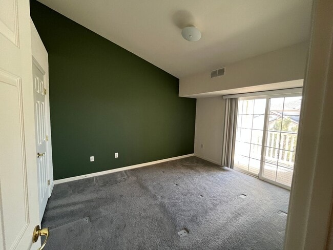 Building Photo - Cozy 1 bed 1 bath in Gated community near DIA