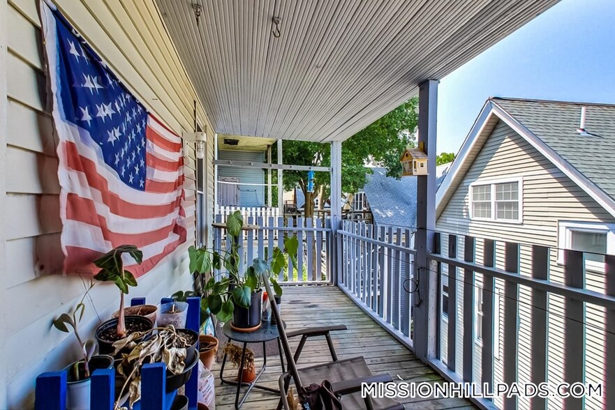 Building Photo - 47 Hillside St