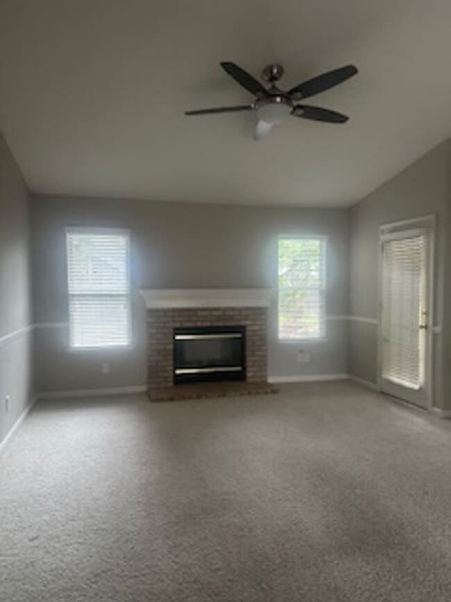 Building Photo - Nice 2 bedroom home + den or office that can be used as 3rd bedroom, close to Clovis North.