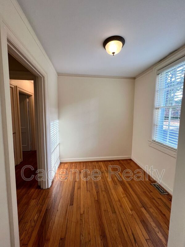Building Photo - 2940 Oleander Dr