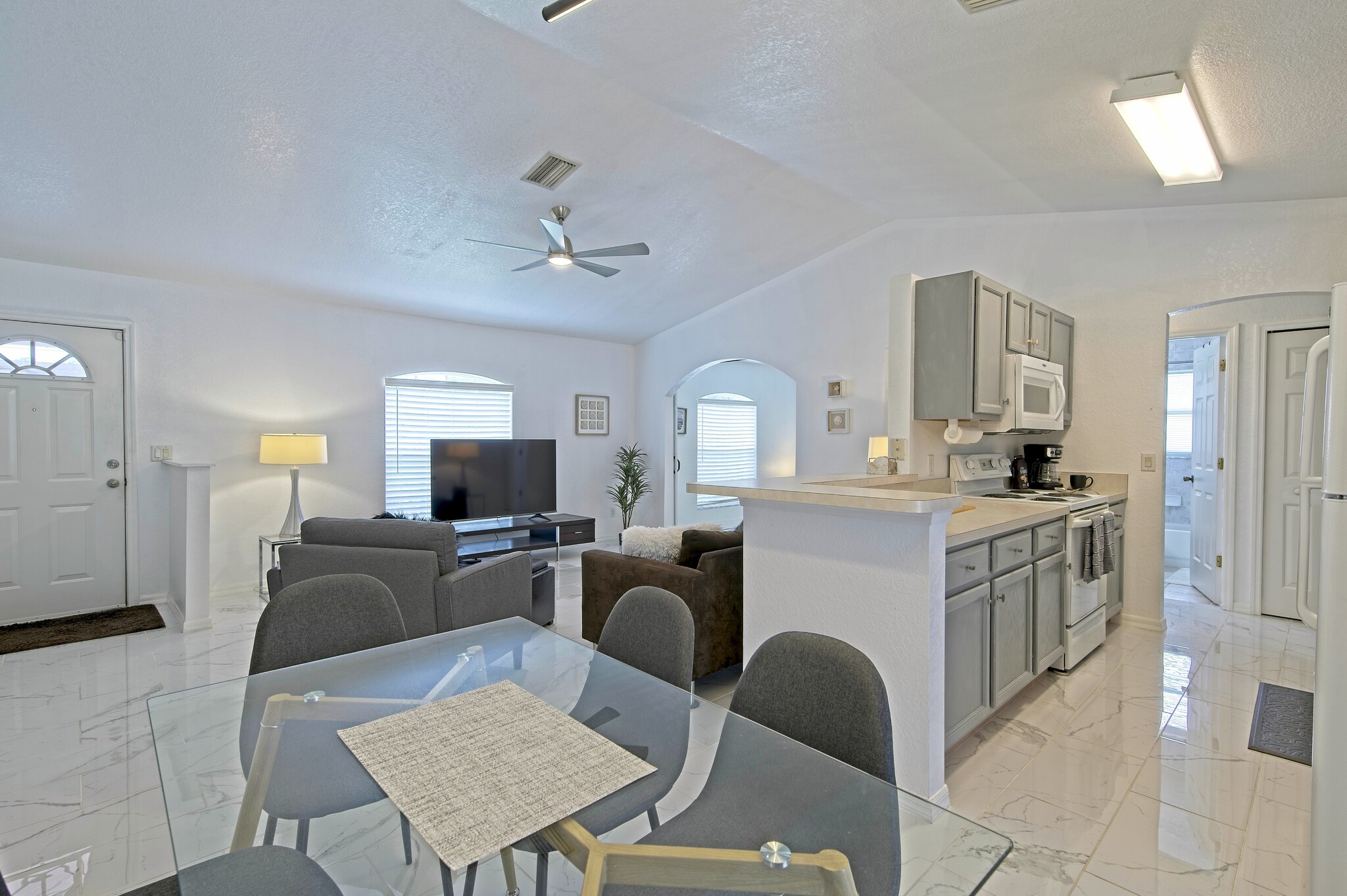 Building Photo - 3620 Candia Ave