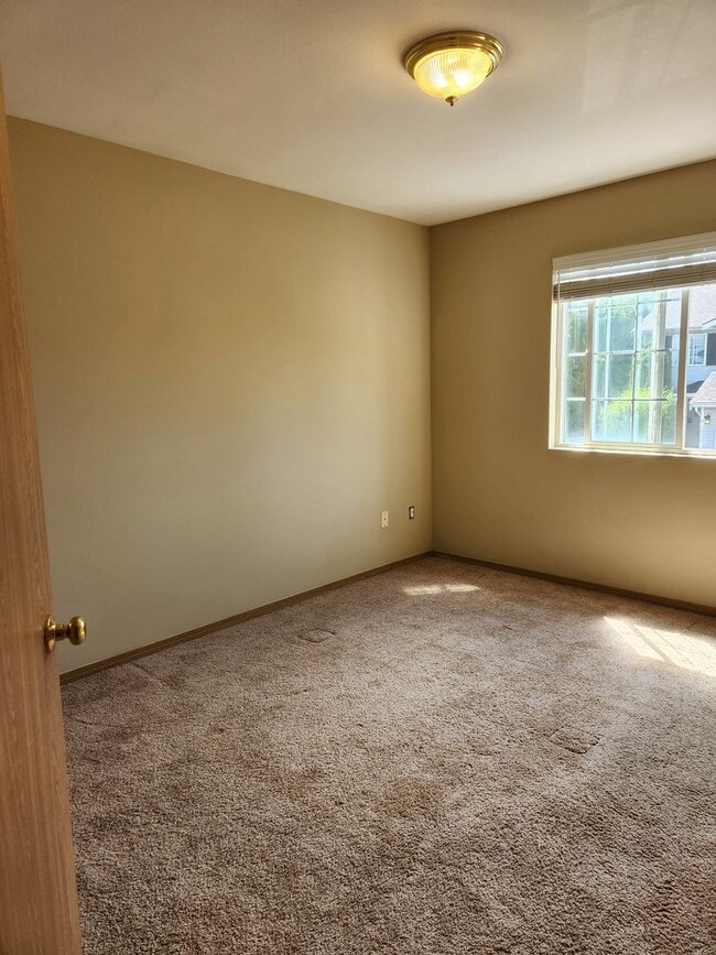 Building Photo - Beautiful 2 bed 2.5 bath Townhome Monroe $2545/mo