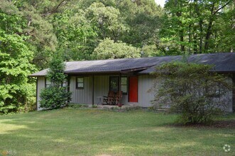 Building Photo - 68 Glen Forest Trail