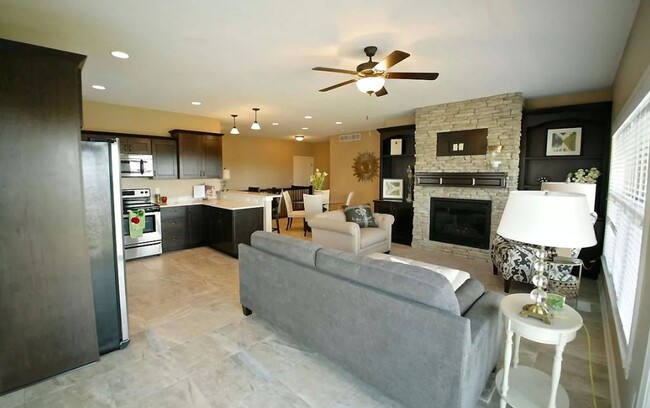 Building Photo - Centennial Pointe West