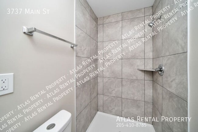 Building Photo - 3737 Main St