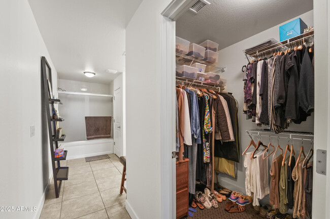 Building Photo - 5450 E Deer Valley Dr