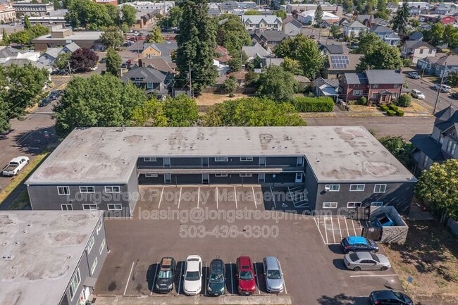 Building Photo - 208 SE 5th Ave