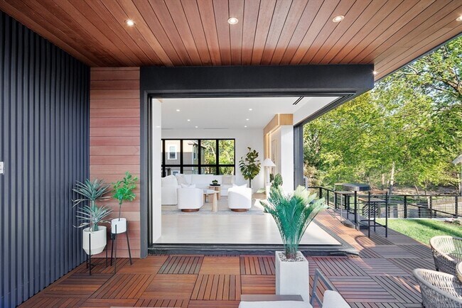 Building Photo - 90 Auburndale Ave