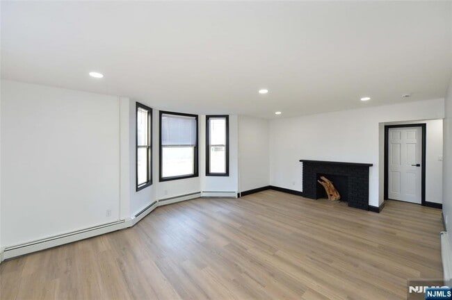 Building Photo - 73 Lafayette Ave