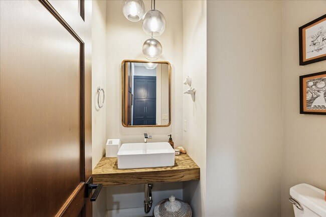 Building Photo - 1822 Morse St