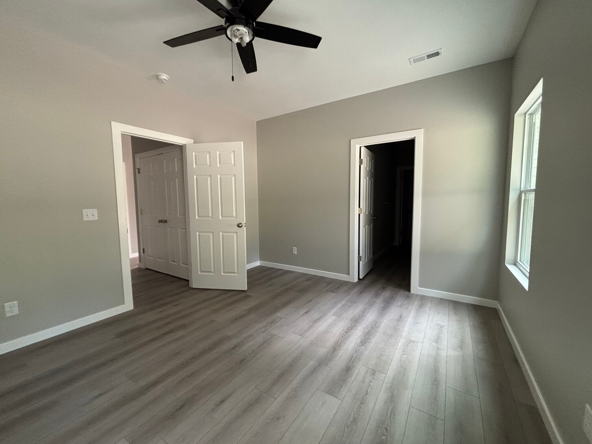 Building Photo - 4940 W Minota St