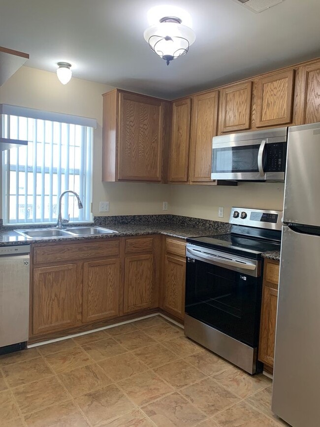 Building Photo - 2-Bedroom, 2-Bath Condo for Lease – Manors of Regency, Shelby Township