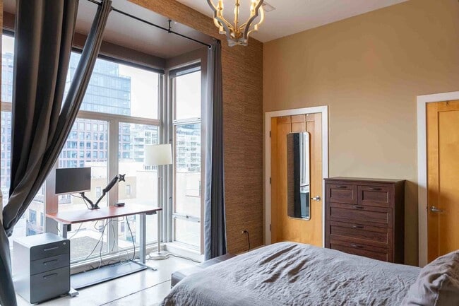 Building Photo - 949 W Madison St