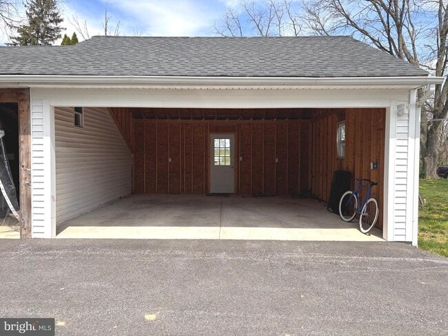 Building Photo - 970 Disston View Dr