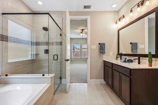 Building Photo - 2013 Woodland Pine Ct