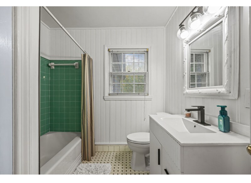 Building Photo - 3308 Kelwin Ave