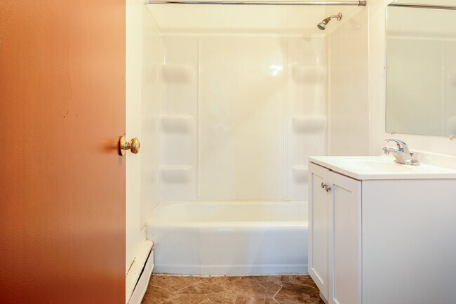 1409-07 Trailsway Bathroom - PMM + MS